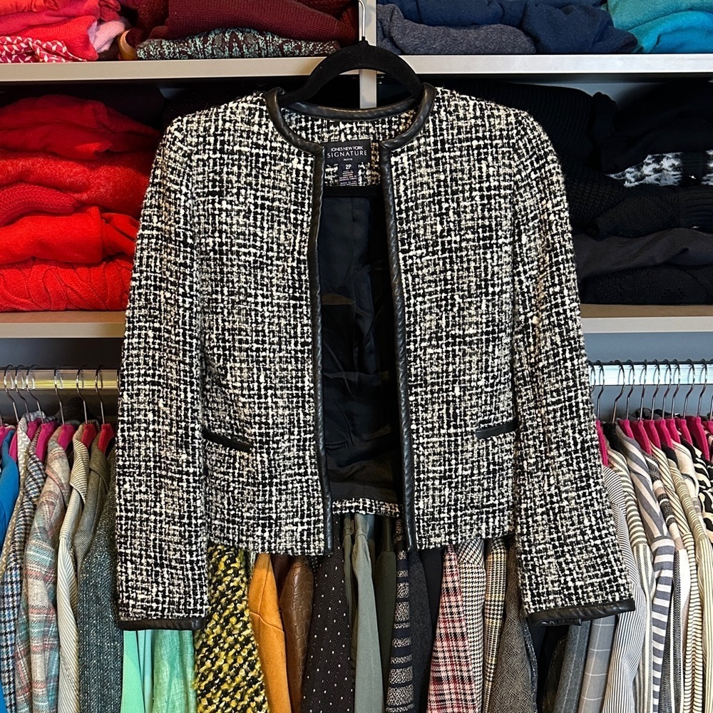 Jones New York black/white/gray open front faux leather trim blazer size 2P